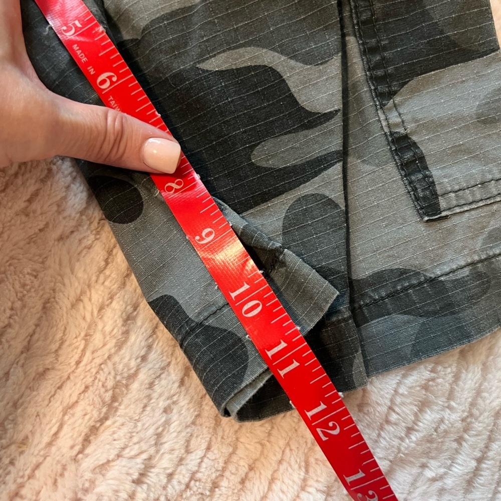South Pole Gray and Black Cargo Shorts - Picture 6 of 8